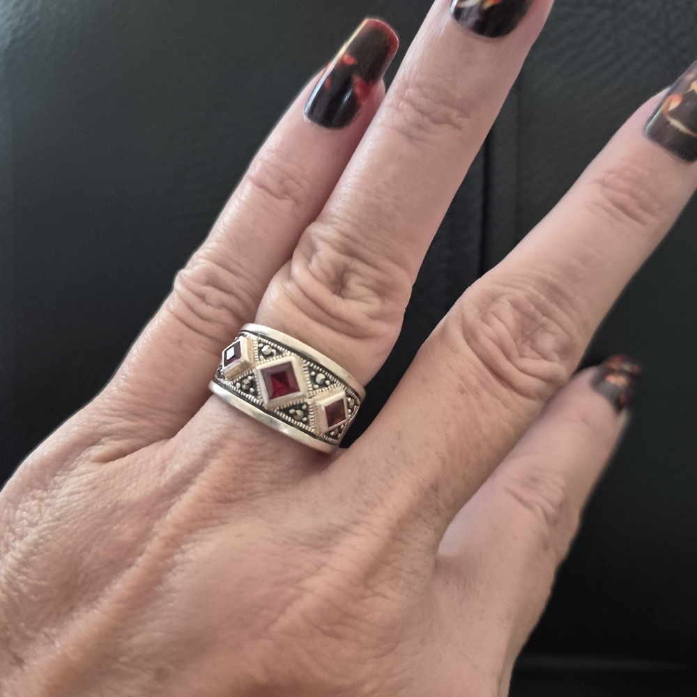 Elegant Silver and Red Gemstone Ring